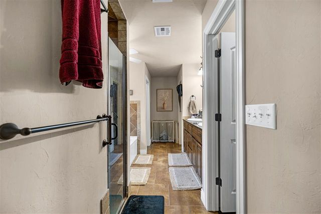 5061 NE Viking Ln, Lawton, OK 73507