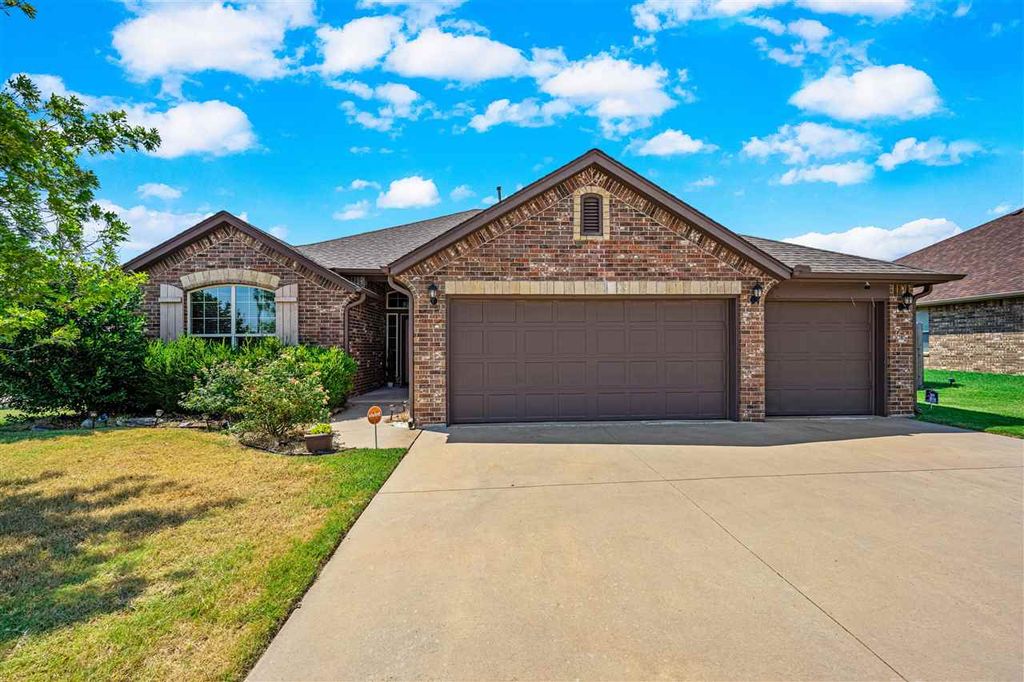 5061 NE Viking Ln, Lawton, OK 73507