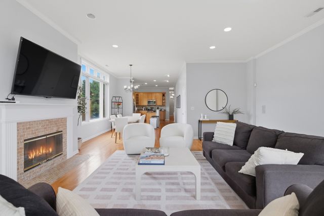 2919 N BURLING Street G, Chicago, IL 60657