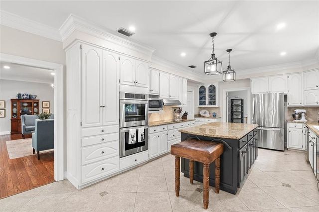 8200 Whisper Lakes Court, Mobile, AL 36619