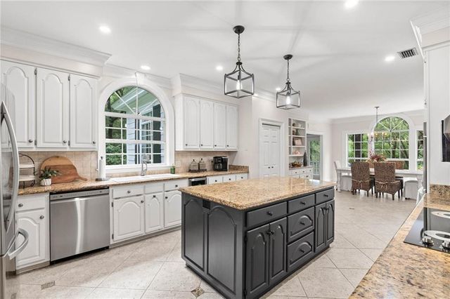 8200 Whisper Lakes Court, Mobile, AL 36619