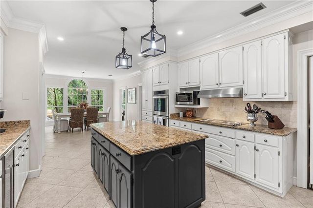 8200 Whisper Lakes Court, Mobile, AL 36619