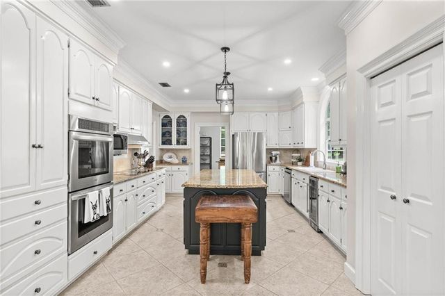 8200 Whisper Lakes Court, Mobile, AL 36619