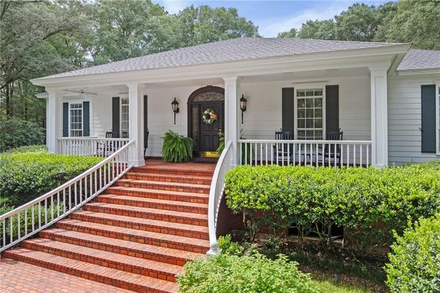 8200 Whisper Lakes Court, Mobile, AL 36619