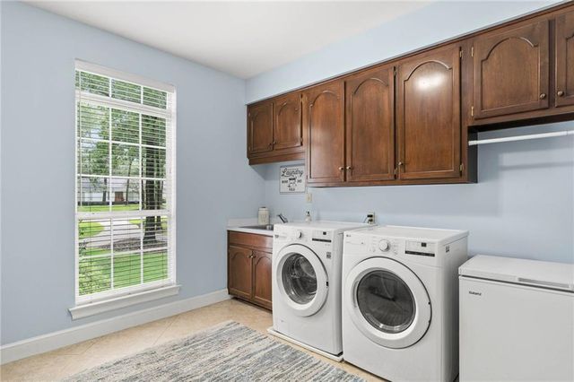 8200 Whisper Lakes Court, Mobile, AL 36619