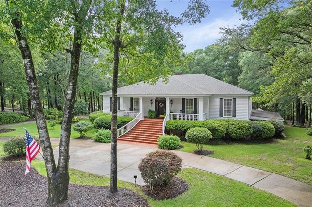 8200 Whisper Lakes Court, Mobile, AL 36619