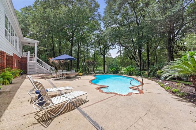8200 Whisper Lakes Court, Mobile, AL 36619