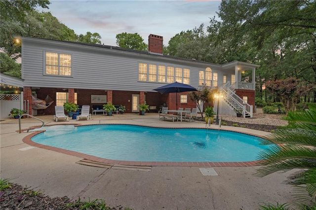 8200 Whisper Lakes Court, Mobile, AL 36619