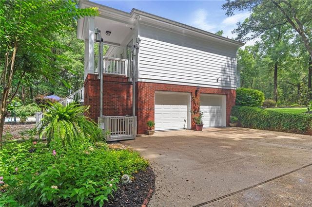 8200 Whisper Lakes Court, Mobile, AL 36619