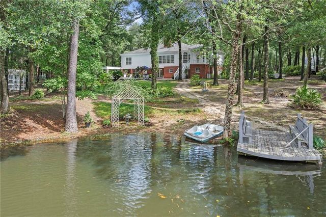 8200 Whisper Lakes Court, Mobile, AL 36619