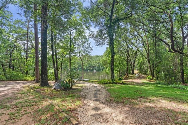 8200 Whisper Lakes Court, Mobile, AL 36619