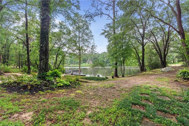 8200 Whisper Lakes Court, Mobile, AL 36619