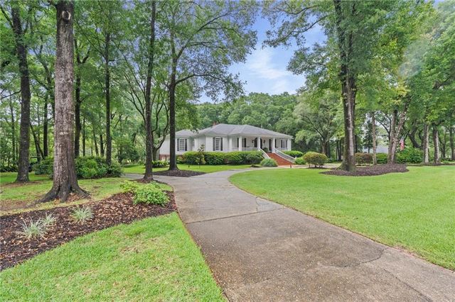 8200 Whisper Lakes Court, Mobile, AL 36619