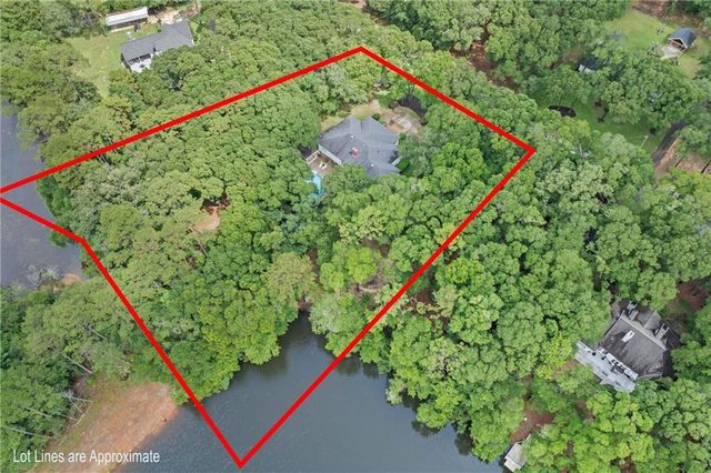 8200 Whisper Lakes Court, Mobile, AL 36619