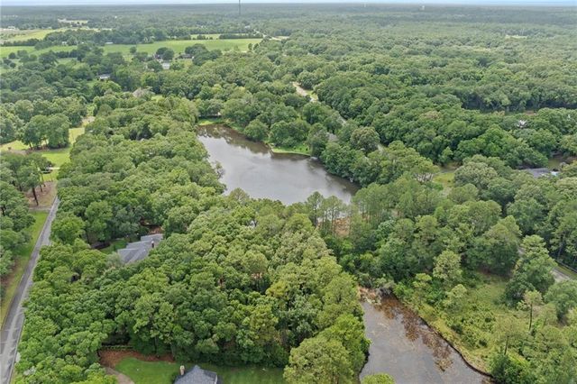 8200 Whisper Lakes Court, Mobile, AL 36619