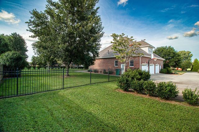 323 Ridgecrest Dr, Winchester, TN 37398