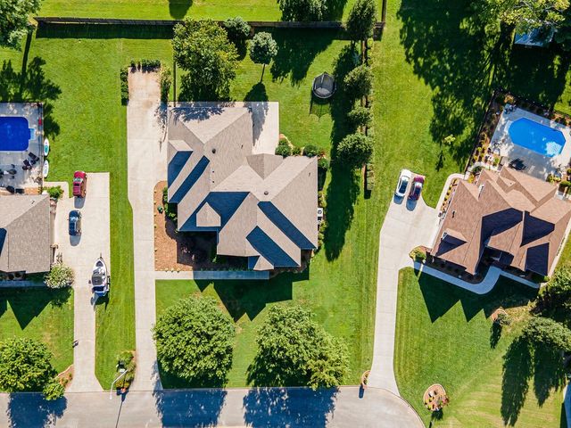 323 Ridgecrest Dr, Winchester, TN 37398