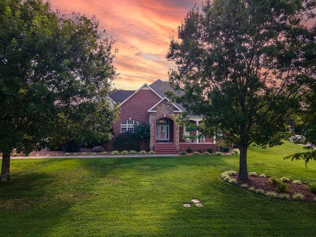 323 Ridgecrest Dr, Winchester, TN 37398
