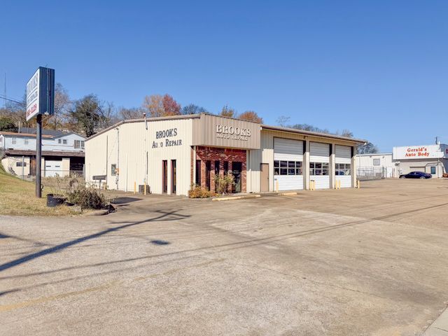 700 N 1st St, Pulaski, TN 38478