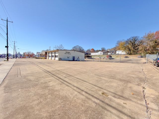 700 N 1st St, Pulaski, TN 38478