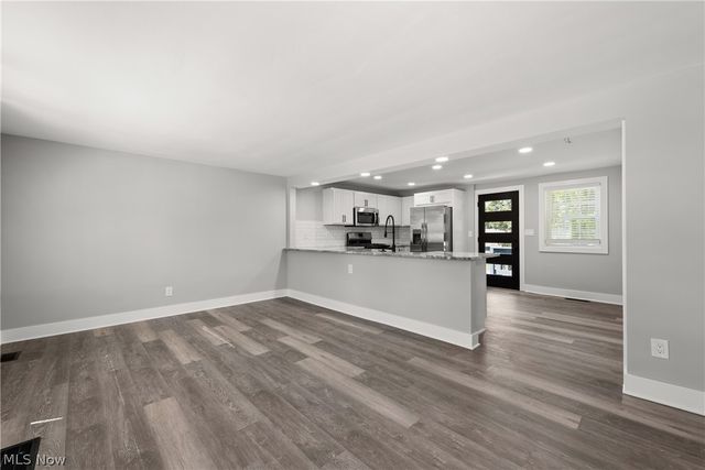 37384 Detroit Road, Avon, OH 44011