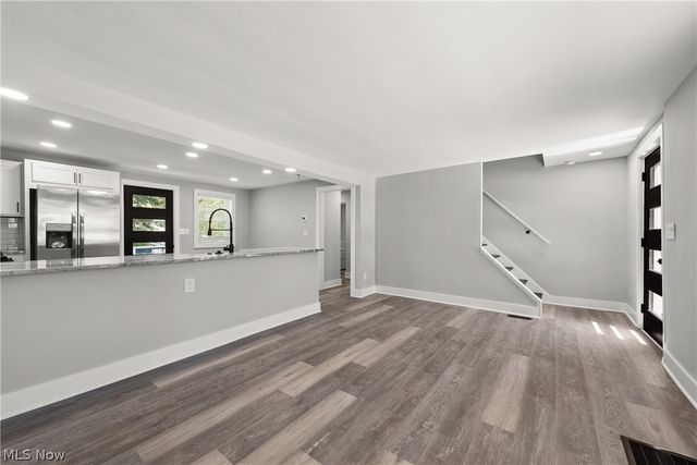 37384 Detroit Road, Avon, OH 44011