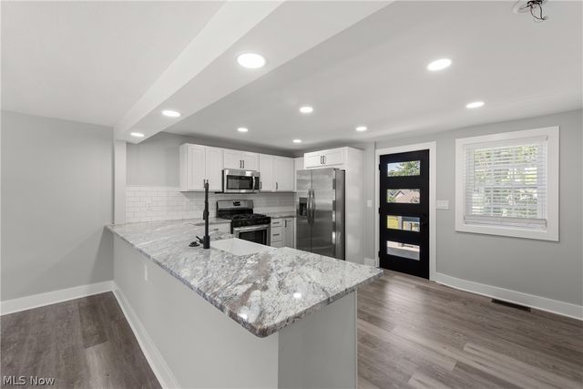 37384 Detroit Road, Avon, OH 44011