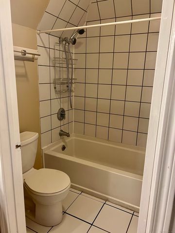 523 Old Pond Lane 523, Norwich, CT 06360