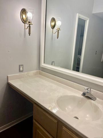 523 Old Pond Lane 523, Norwich, CT 06360