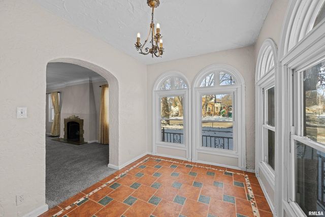 602 S 9TH Street, Clinton, IA 52372