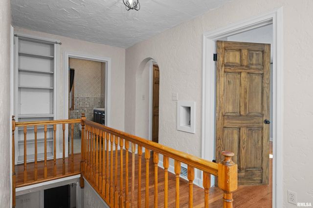 602 S 9TH Street, Clinton, IA 52372