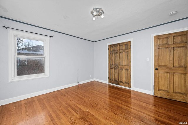 602 S 9TH Street, Clinton, IA 52372