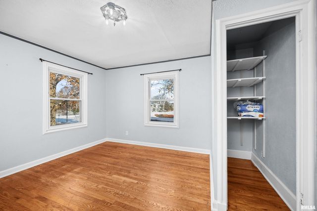 602 S 9TH Street, Clinton, IA 52372