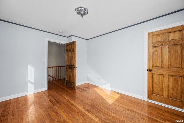 602 S 9TH Street, Clinton, IA 52372