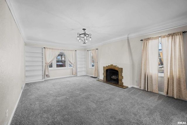 602 S 9TH Street, Clinton, IA 52372