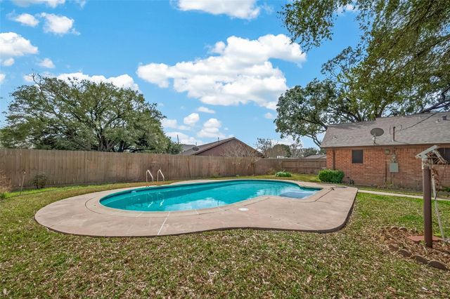 5201 Cunningham Drive, Pearland, TX 77581