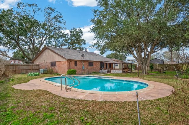 5201 Cunningham Drive, Pearland, TX 77581