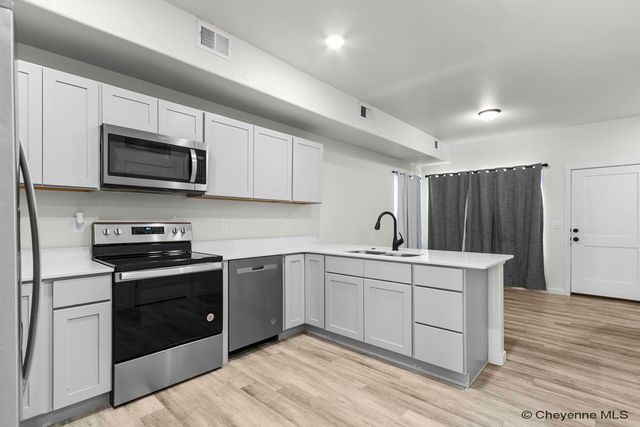 1630 ALYSSAELAINE DR, Cheyenne, WY 82007