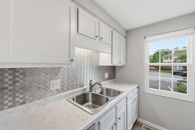322 Bellford Ct, Cranberry Twp, PA 16066