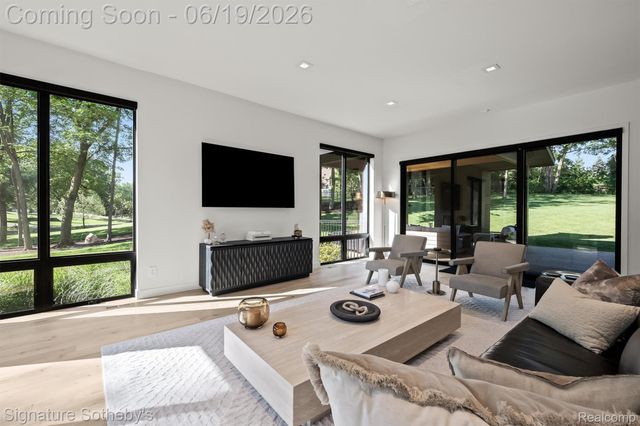 4340 Charing Cross Road, Bloomfield Hills, MI 48304