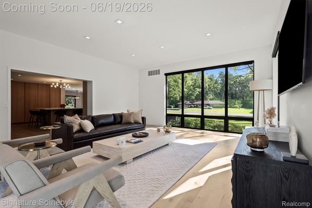 4340 Charing Cross Road, Bloomfield Hills, MI 48304