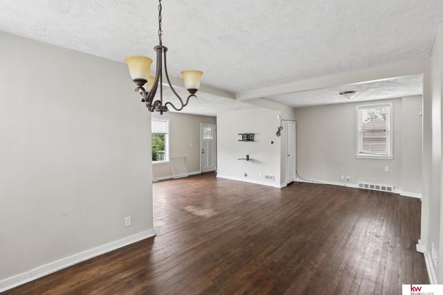 3440 Curtis Avenue, Omaha, NE 68111