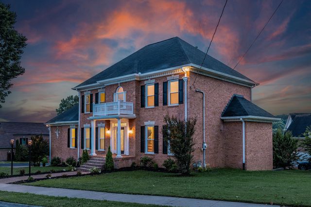 104 Governors Point Blvd, Hendersonville, TN 37075