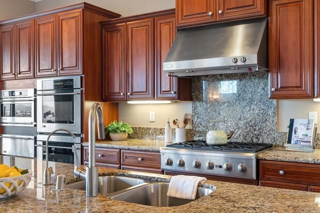 3222 Sitio Oceano, Carlsbad, CA 92009