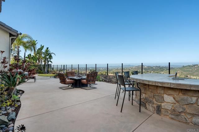 3222 Sitio Oceano, Carlsbad, CA 92009