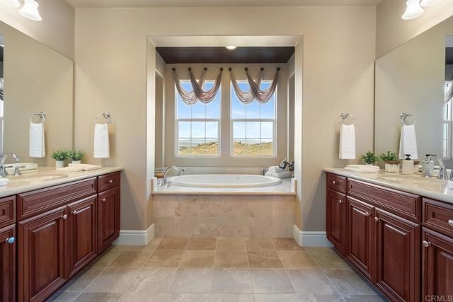 3222 Sitio Oceano, Carlsbad, CA 92009