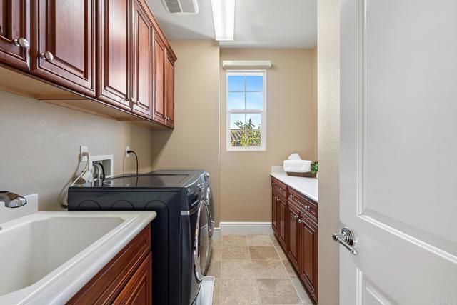 3222 Sitio Oceano, Carlsbad, CA 92009