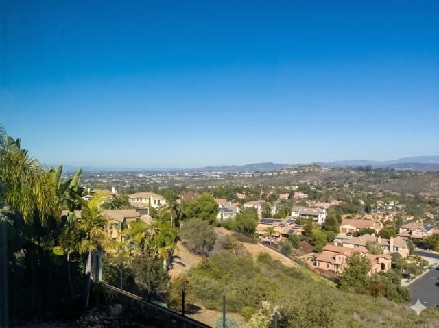 3222 Sitio Oceano, Carlsbad, CA 92009