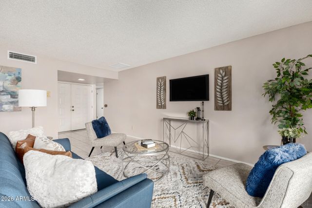 26629 S NEW TOWN Drive, Sun Lakes, AZ 85248