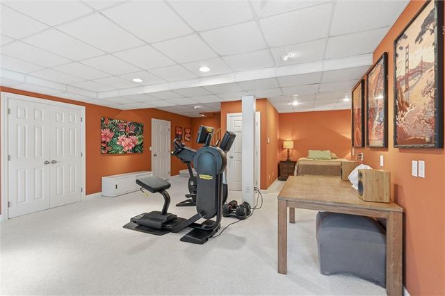 308 NW Briarcliff Circle, Kansas City, MO 64116